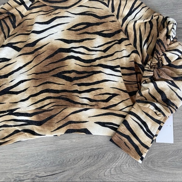 Leith Animal Print Pull over Crop Women Sweater - Picture 7 of 13